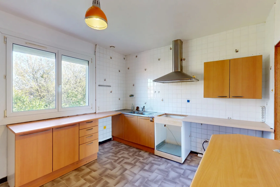 Appartement spacieux de 6 pièces avec jardin et panneaux photovoltaïques à Frouzins 
