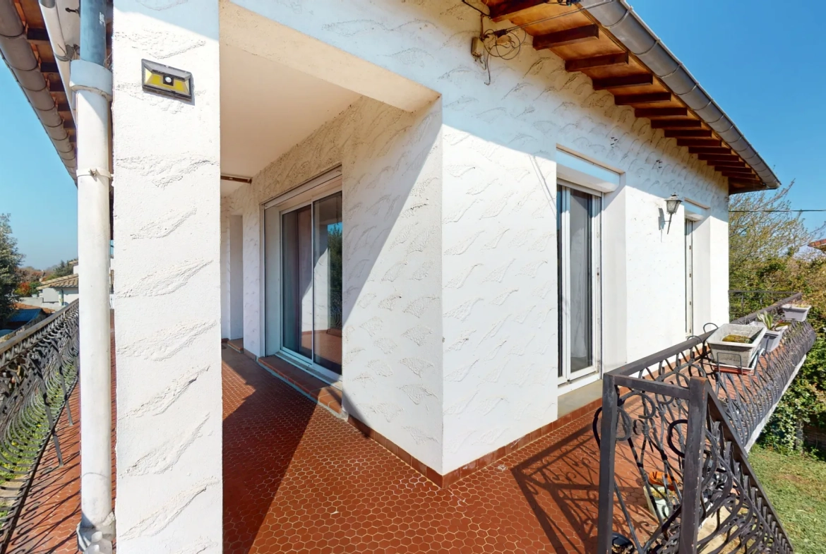 Appartement spacieux de 6 pièces avec jardin et panneaux photovoltaïques à Frouzins 