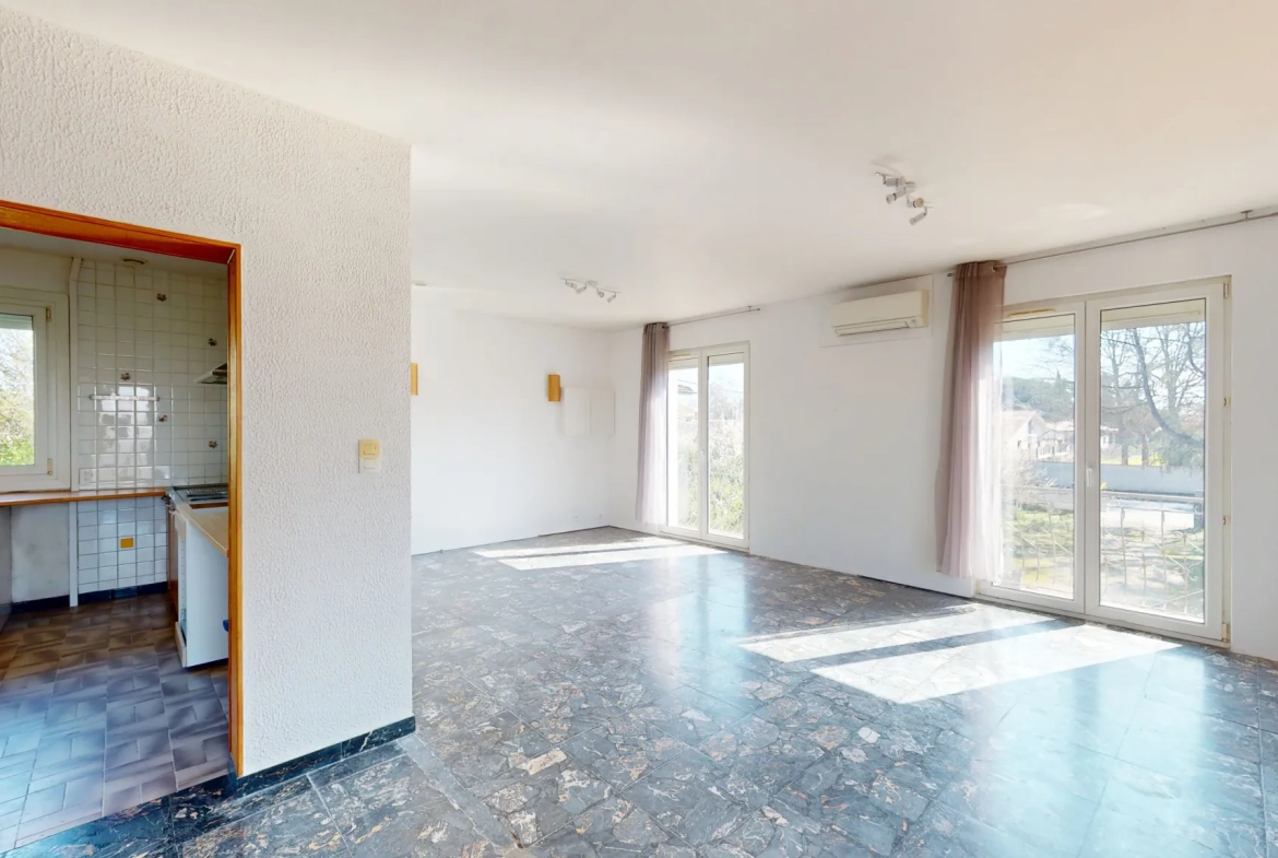 Appartement spacieux de 6 pièces avec jardin et panneaux photovoltaïques à Frouzins 