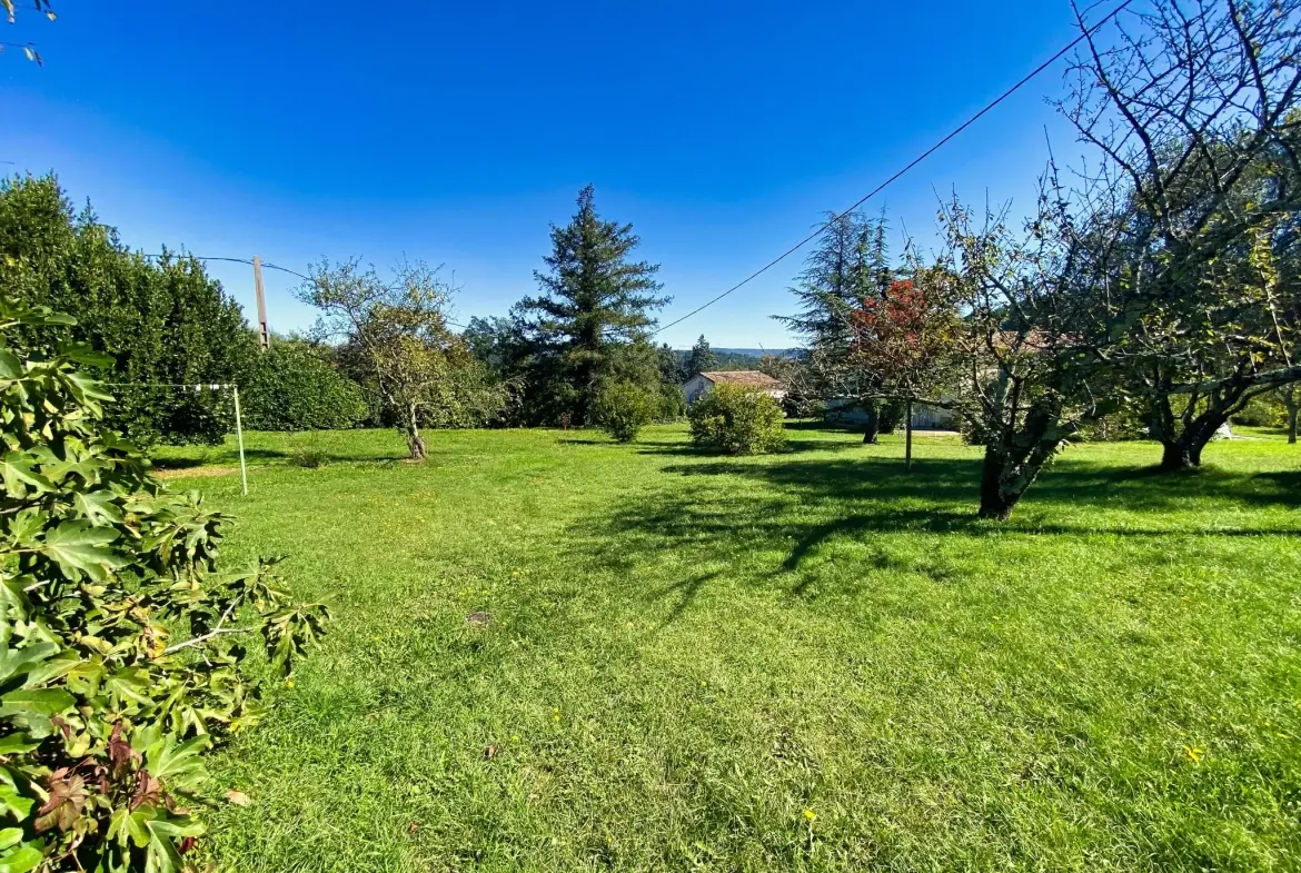 Terrain de 982 m² à vendre à Aubenas, idéal pour construction résidentielle 