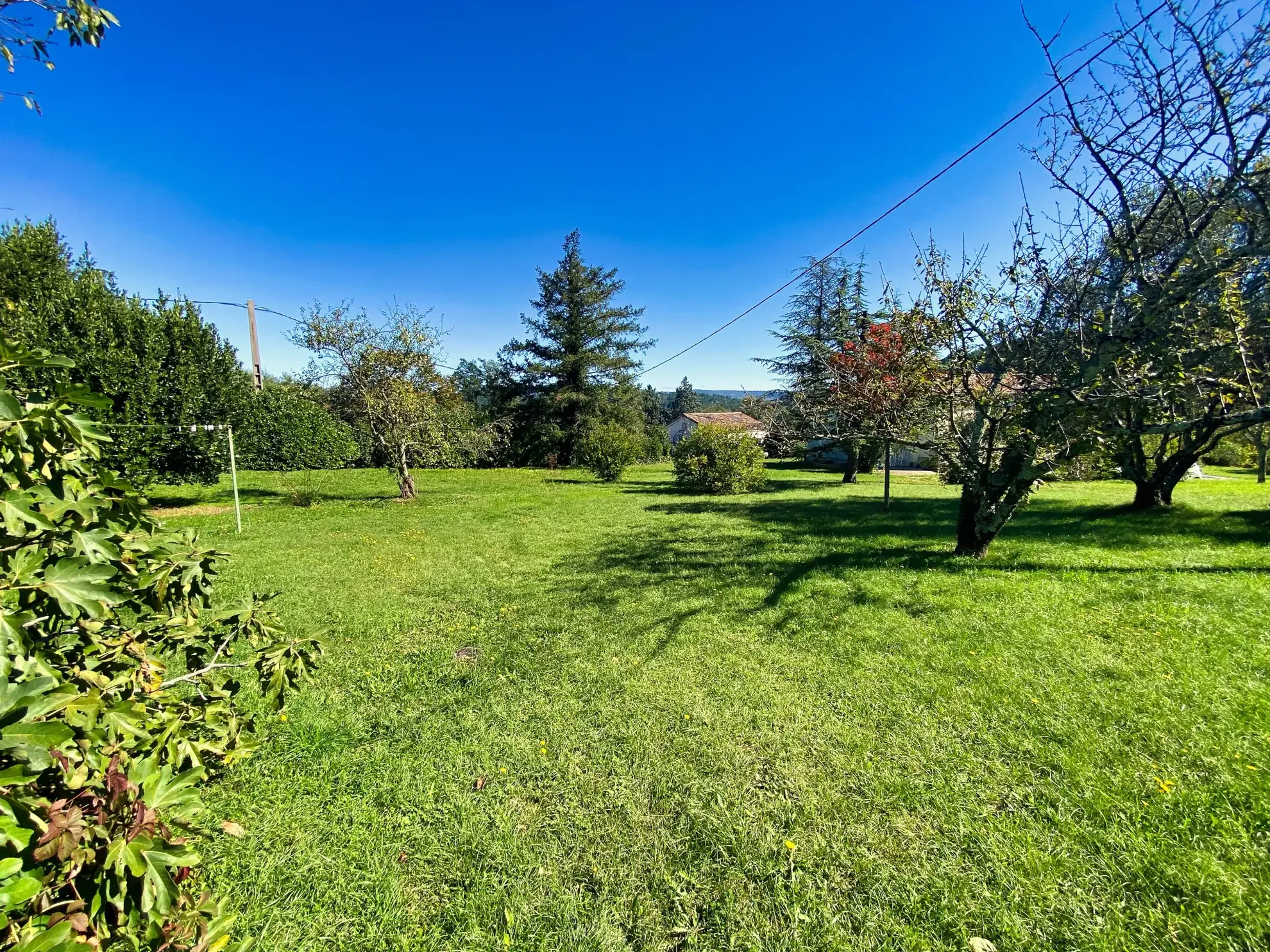 Terrain de 982 m² à vendre à Aubenas, idéal pour construction résidentielle 