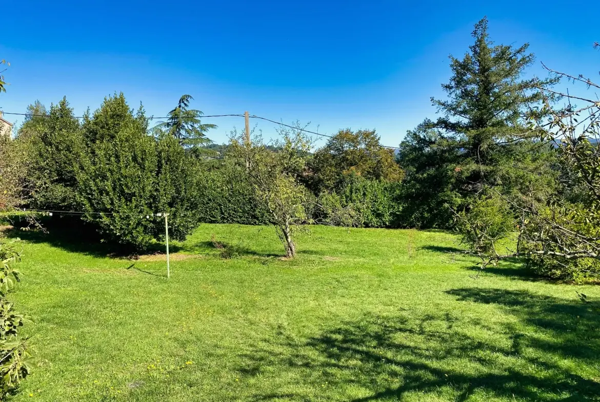 Terrain de 982 m² à vendre à Aubenas, idéal pour construction résidentielle 