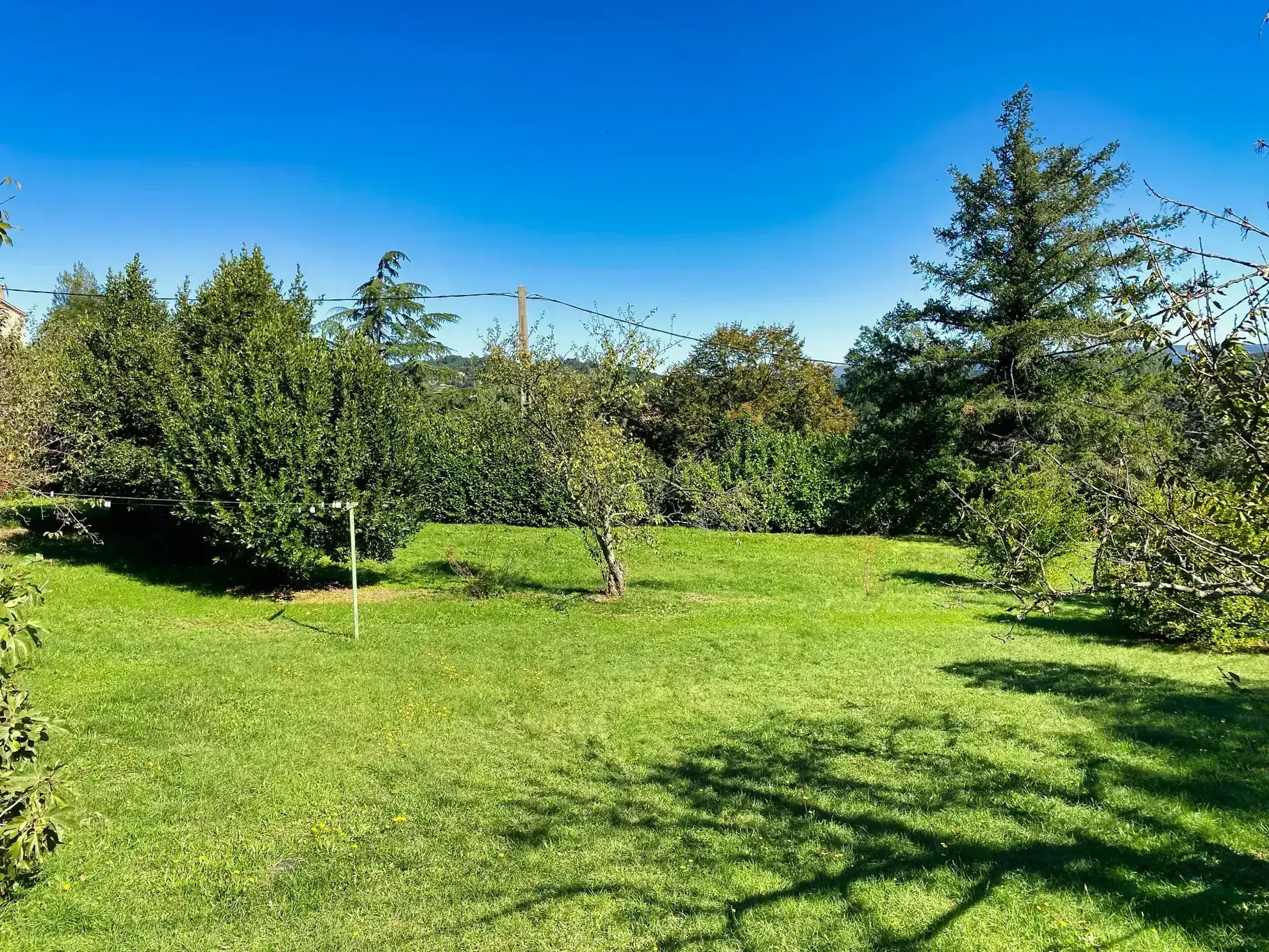 Terrain de 982 m² à vendre à Aubenas, idéal pour construction résidentielle 