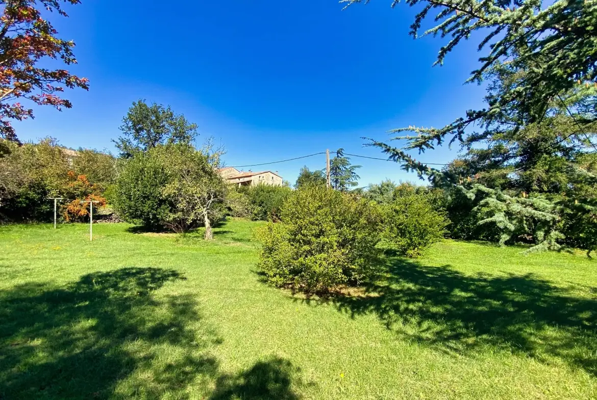 Terrain de 982 m² à vendre à Aubenas, idéal pour construction résidentielle 