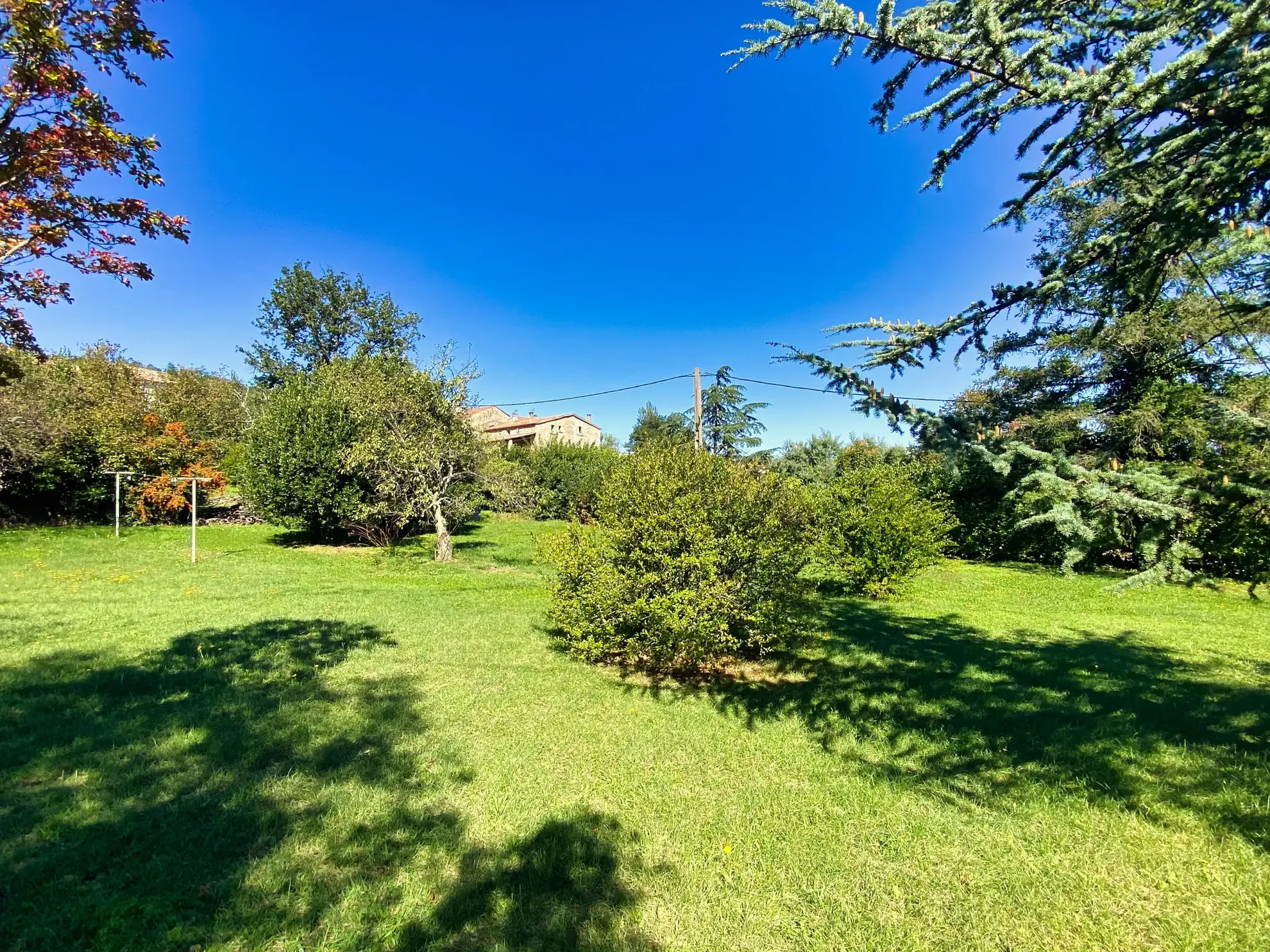 Terrain de 982 m² à vendre à Aubenas, idéal pour construction résidentielle 