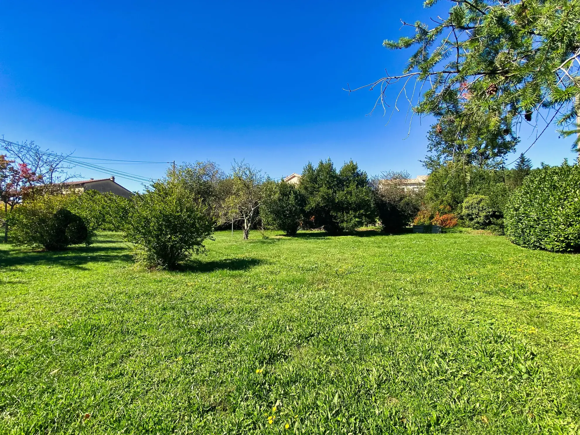 Terrain de 982 m² à vendre à Aubenas, idéal pour construction résidentielle 