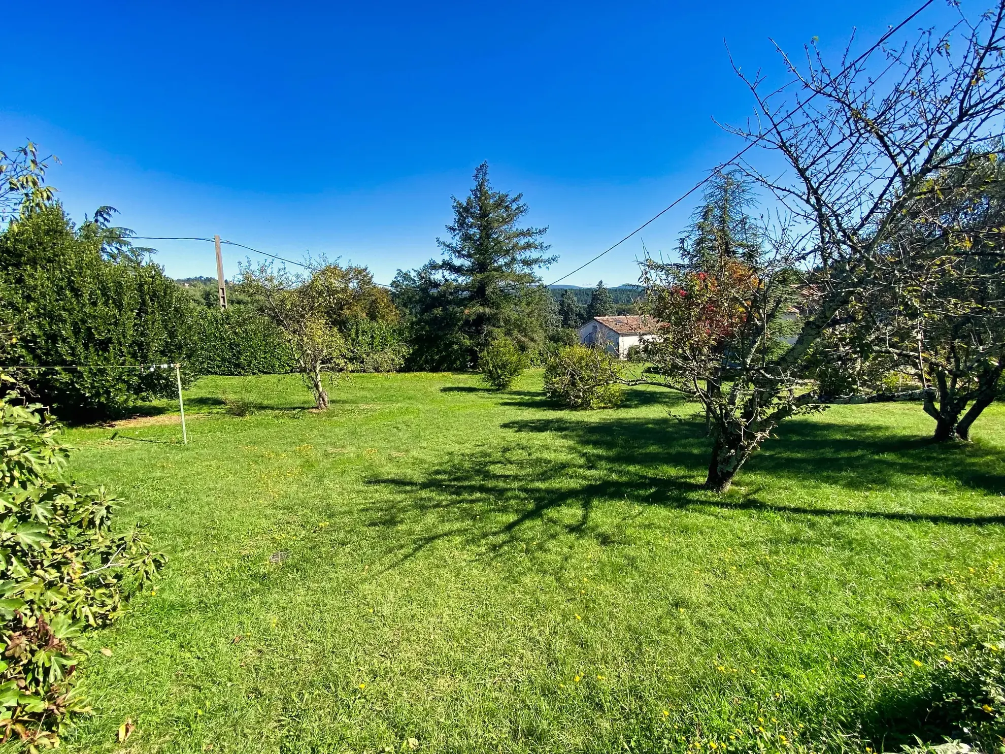 Terrain de 982 m² à vendre à Aubenas, idéal pour construction résidentielle 