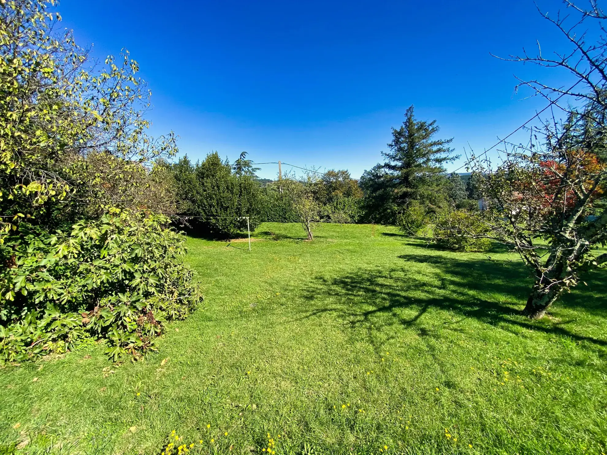 Terrain de 982 m² à vendre à Aubenas, idéal pour construction résidentielle 