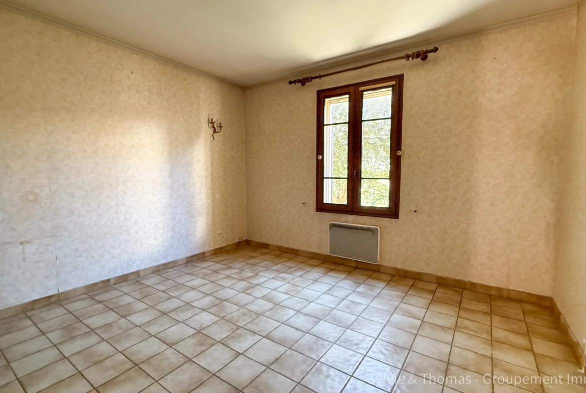 Maison de plain-pied à Orange - 80 m², 2 chambres, jardin, garage et véranda 