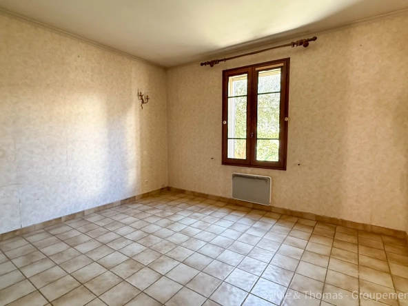 Maison de plain-pied à Orange - 80 m², 2 chambres, jardin, garage et véranda 