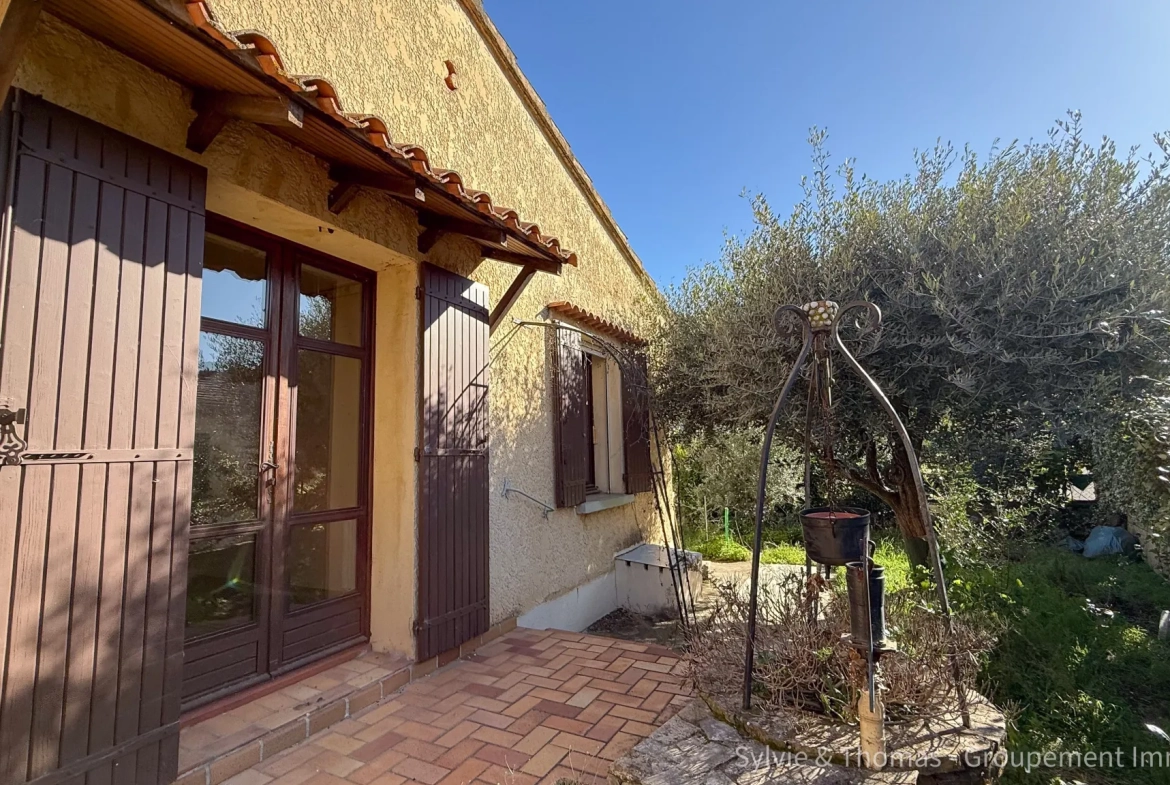 Maison de plain-pied à Orange - 80 m², 2 chambres, jardin, garage et véranda 