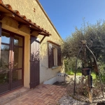 Maison de plain-pied à Orange - 80 m², 2 chambres, jardin, garage et véranda