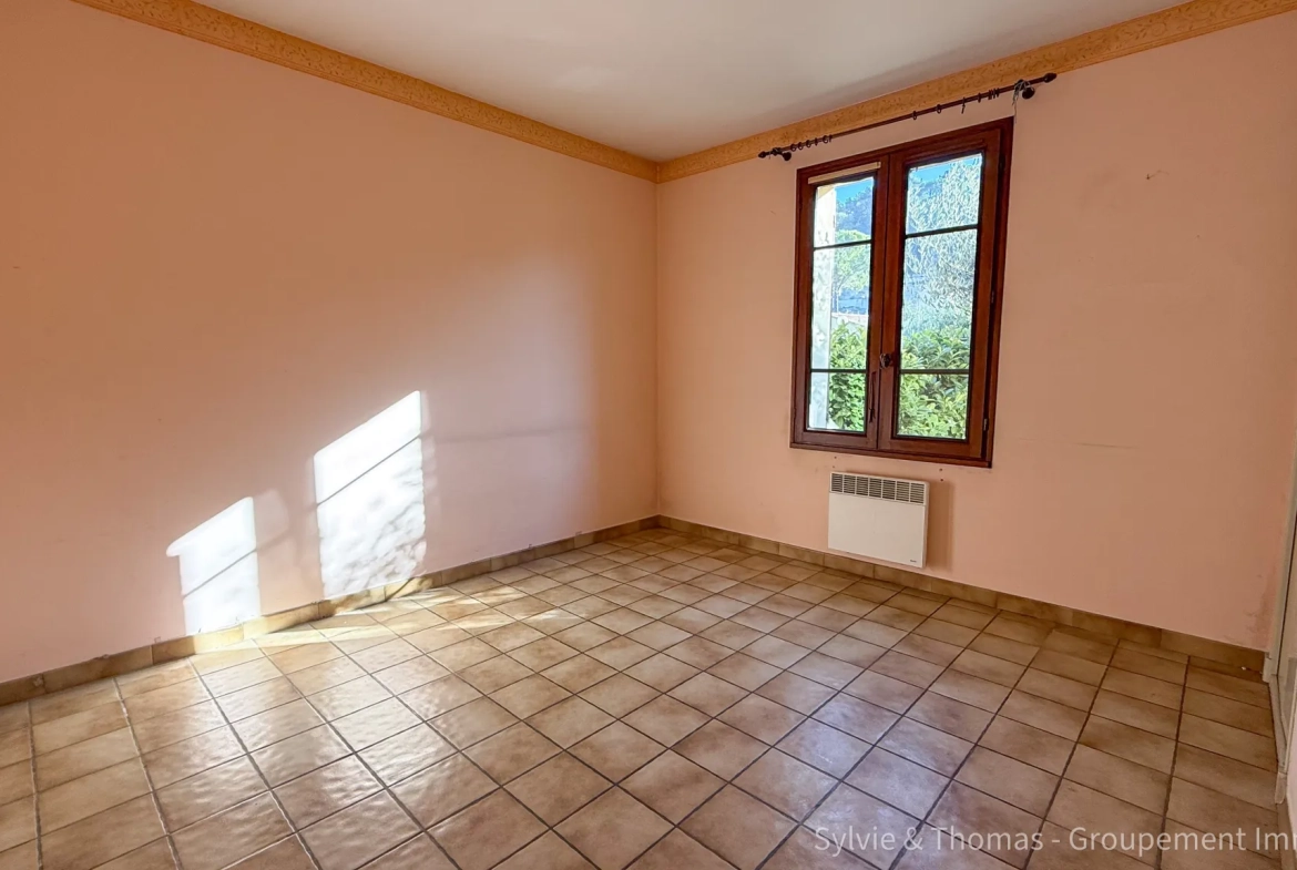 Maison de plain-pied à Orange - 80 m², 2 chambres, jardin, garage et véranda 