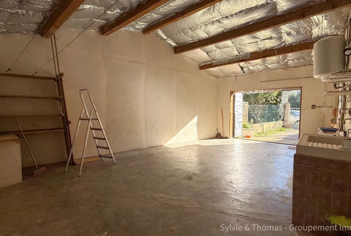 Maison de plain-pied à Orange - 80 m², 2 chambres, jardin, garage et véranda 