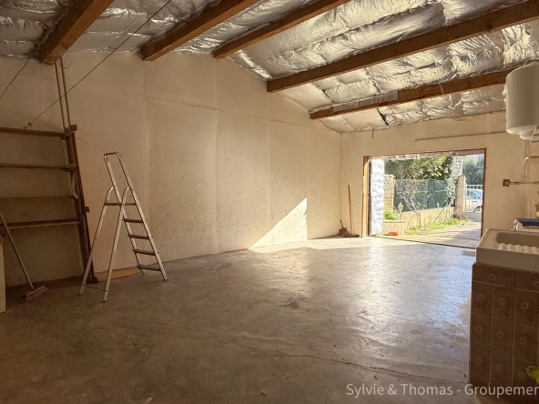 Maison de plain-pied à Orange - 80 m², 2 chambres, jardin, garage et véranda 