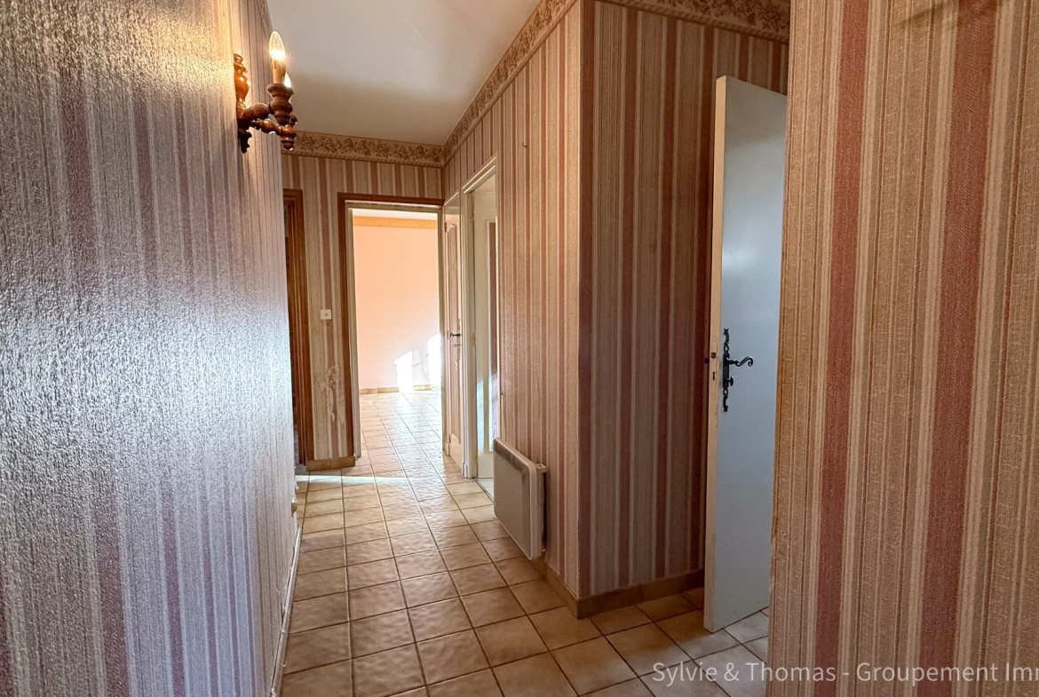 Maison de plain-pied à Orange - 80 m², 2 chambres, jardin, garage et véranda 