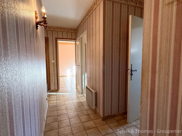 Maison de plain-pied à Orange - 80 m², 2 chambres, jardin, garage et véranda 