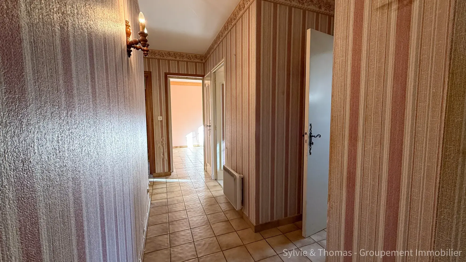 Maison de plain-pied à Orange - 80 m², 2 chambres, jardin, garage et véranda 