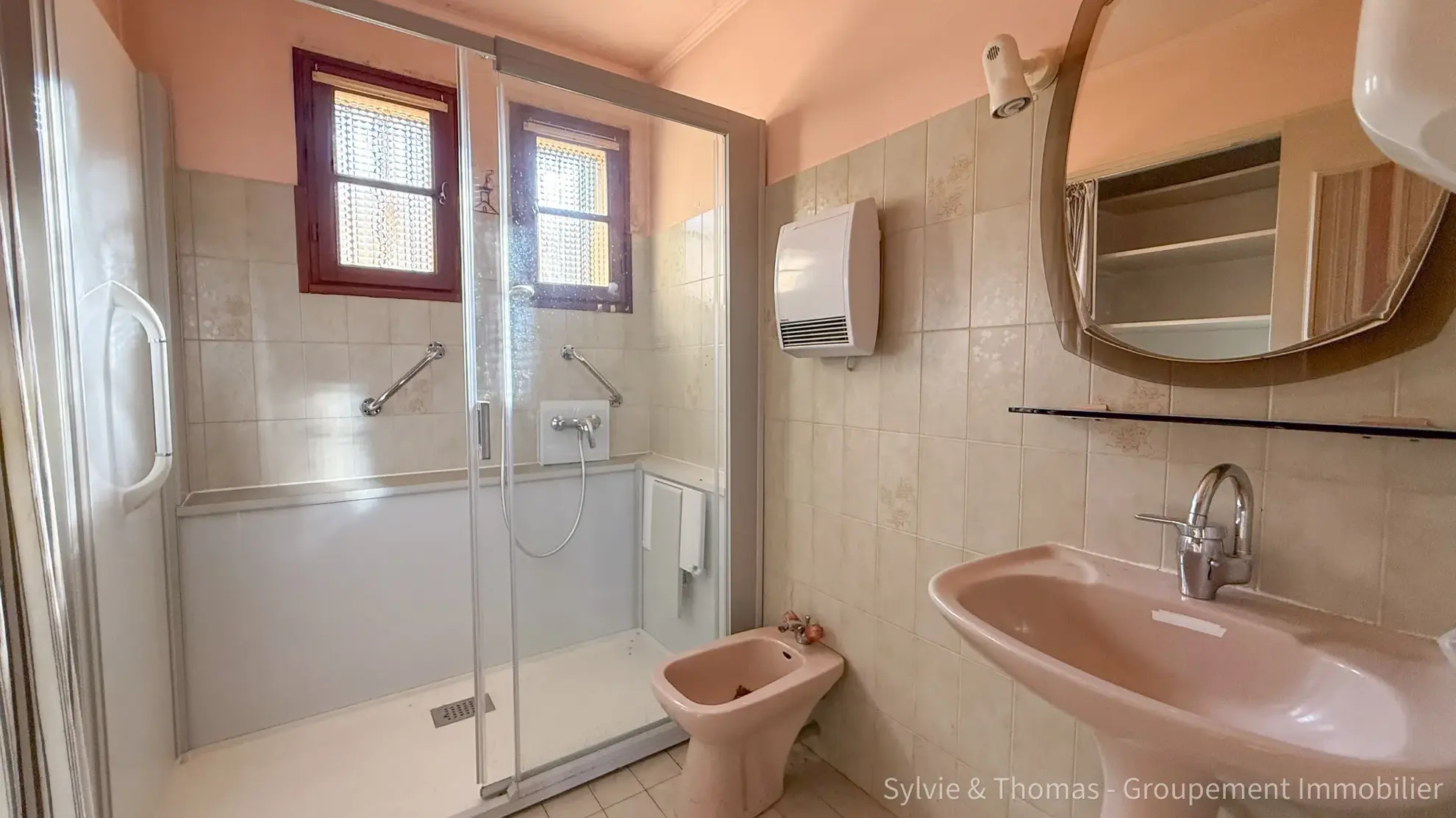 Maison de plain-pied à Orange - 80 m², 2 chambres, jardin, garage et véranda 