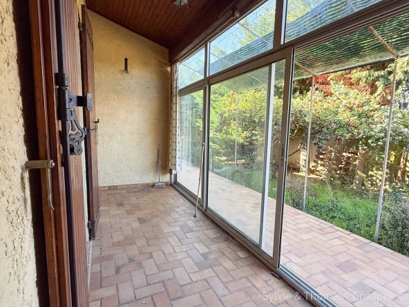Maison de plain-pied à Orange - 80 m², 2 chambres, jardin, garage et véranda 