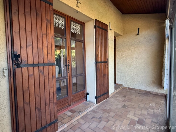Maison de plain-pied à Orange - 80 m², 2 chambres, jardin, garage et véranda 