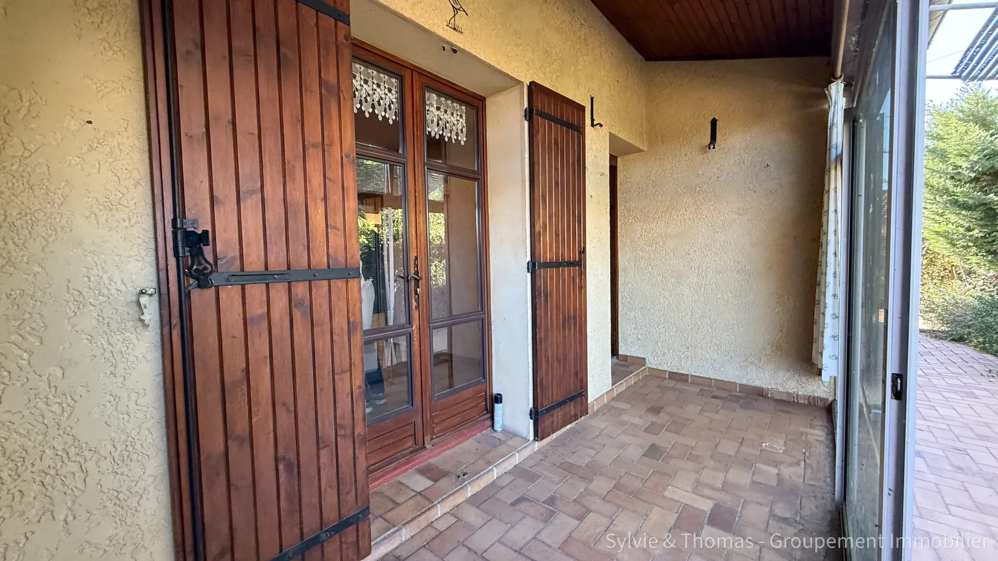 Maison de plain-pied à Orange - 80 m², 2 chambres, jardin, garage et véranda 