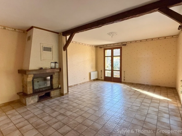 Maison de plain-pied à Orange - 80 m², 2 chambres, jardin, garage et véranda 