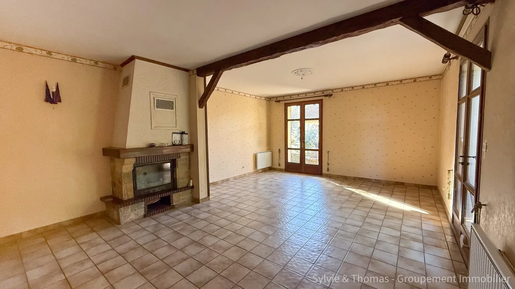 Maison de plain-pied à Orange - 80 m², 2 chambres, jardin, garage et véranda 