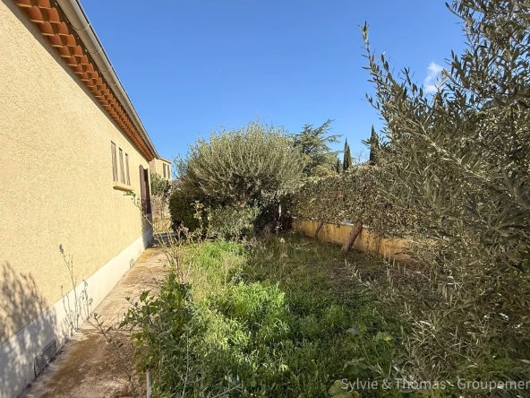 Maison de plain-pied à Orange - 80 m², 2 chambres, jardin, garage et véranda 