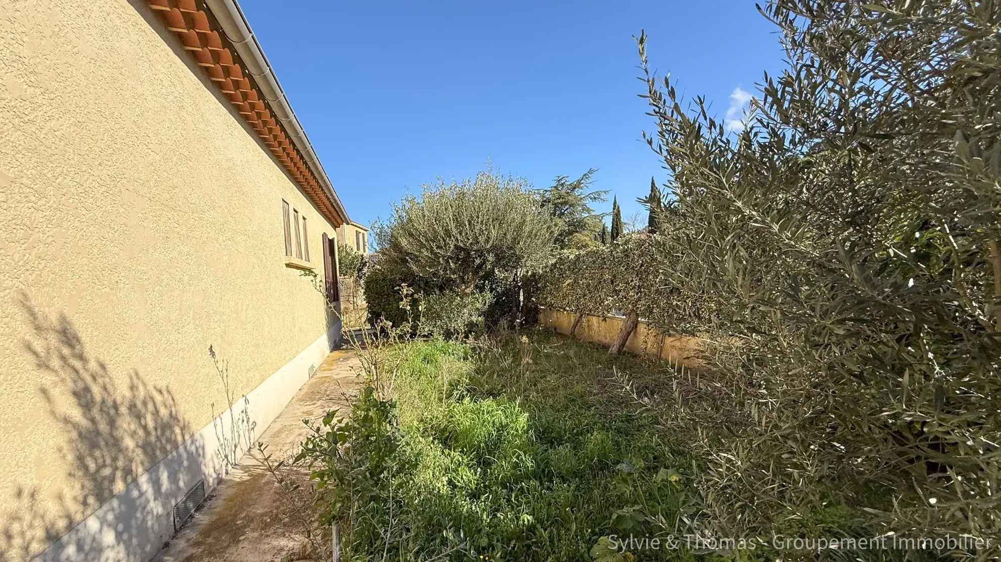 Maison de plain-pied à Orange - 80 m², 2 chambres, jardin, garage et véranda 