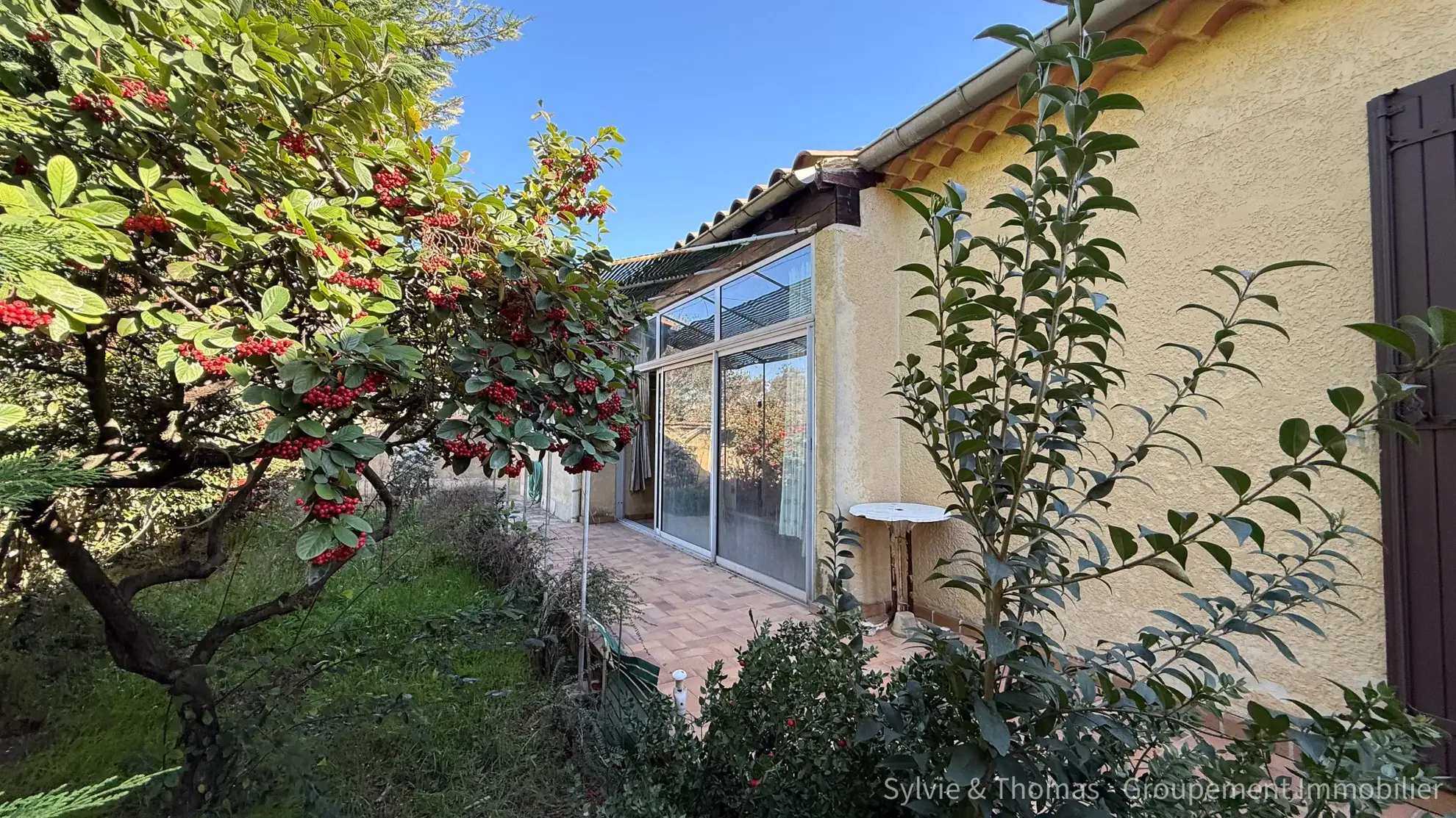 Maison de plain-pied à Orange - 80 m², 2 chambres, jardin, garage et véranda 