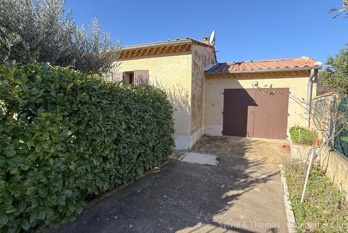 Maison de plain-pied à Orange - 80 m², 2 chambres, jardin, garage et véranda 