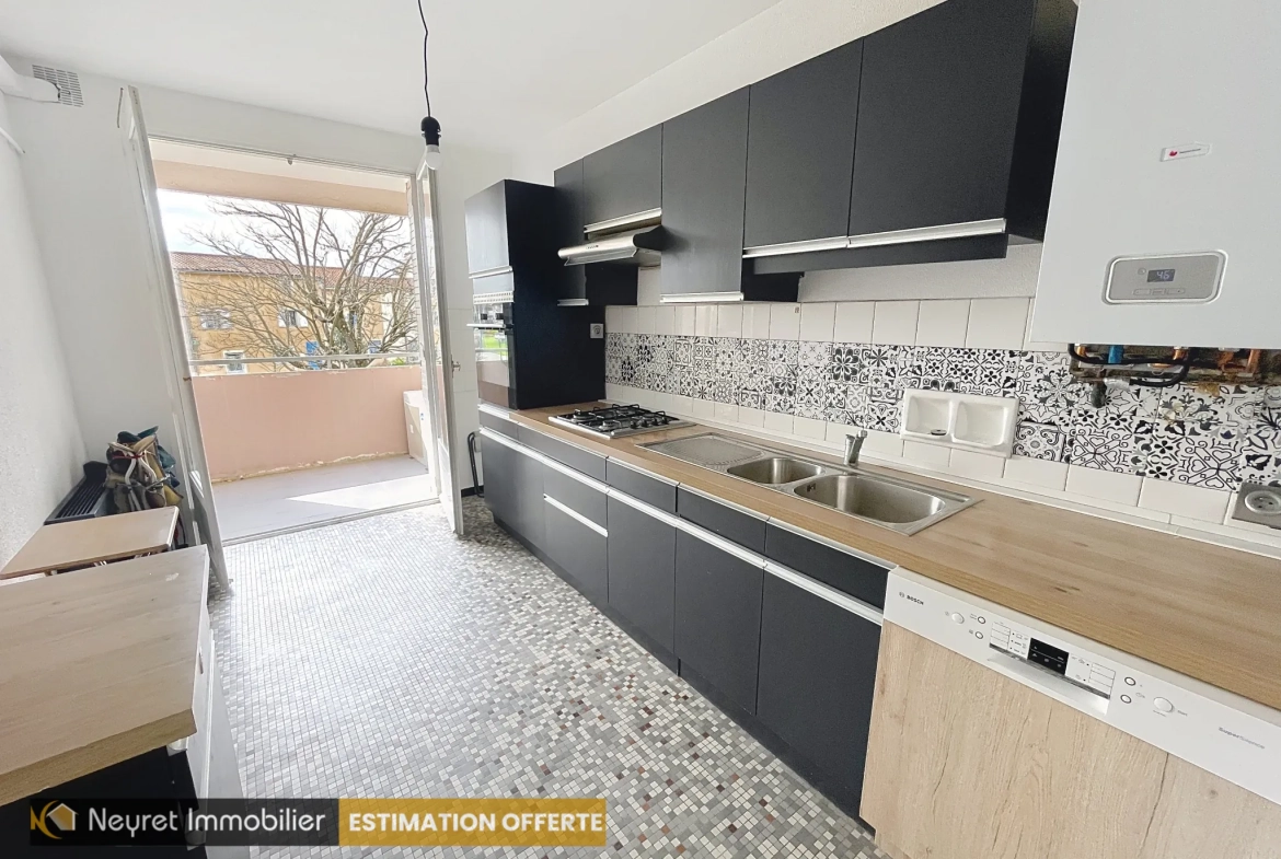 Appartement T4 avec balcon, cave et parking à Grigny-sur-Rhône 