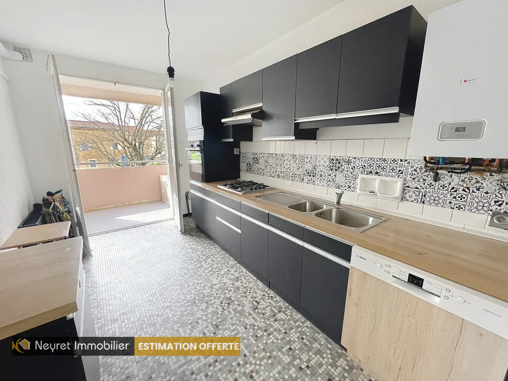 Appartement T4 avec balcon, cave et parking à Grigny-sur-Rhône 