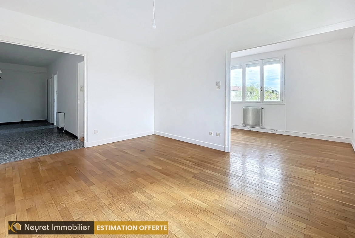 Appartement T4 avec balcon, cave et parking à Grigny-sur-Rhône 