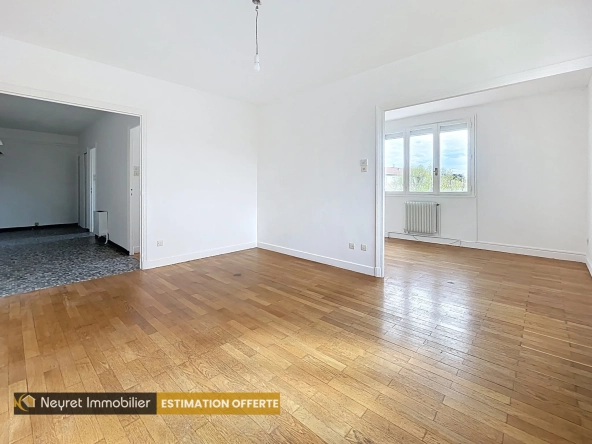 Appartement T4 avec balcon, cave et parking à Grigny-sur-Rhône 