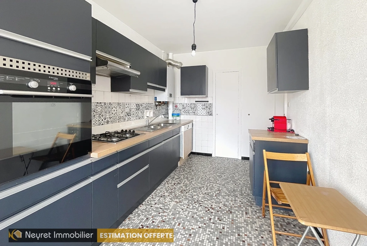 Appartement T4 avec balcon, cave et parking à Grigny-sur-Rhône 