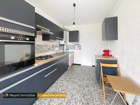 Appartement T4 avec balcon, cave et parking à Grigny-sur-Rhône 