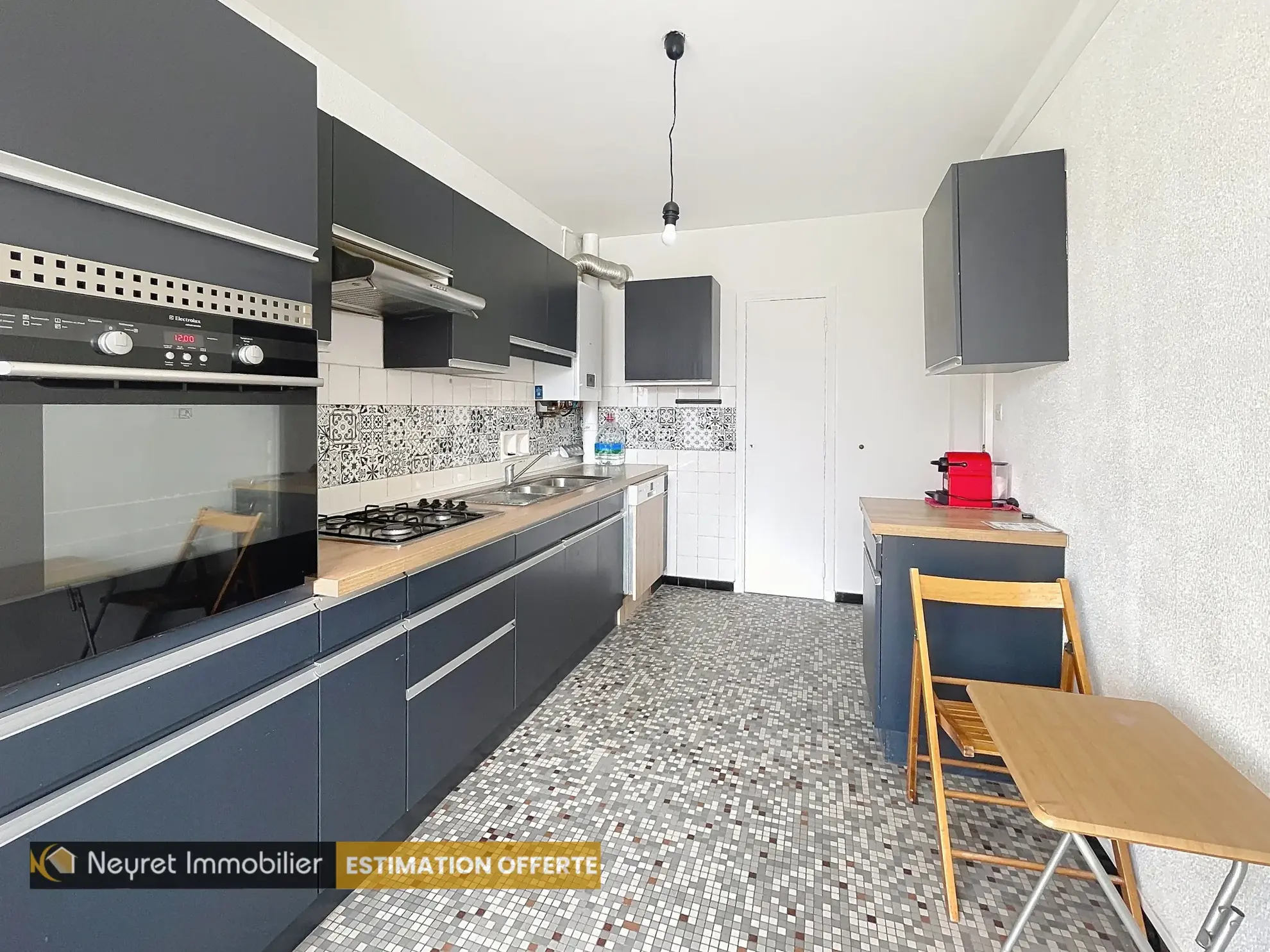 Appartement T4 avec balcon, cave et parking à Grigny-sur-Rhône 