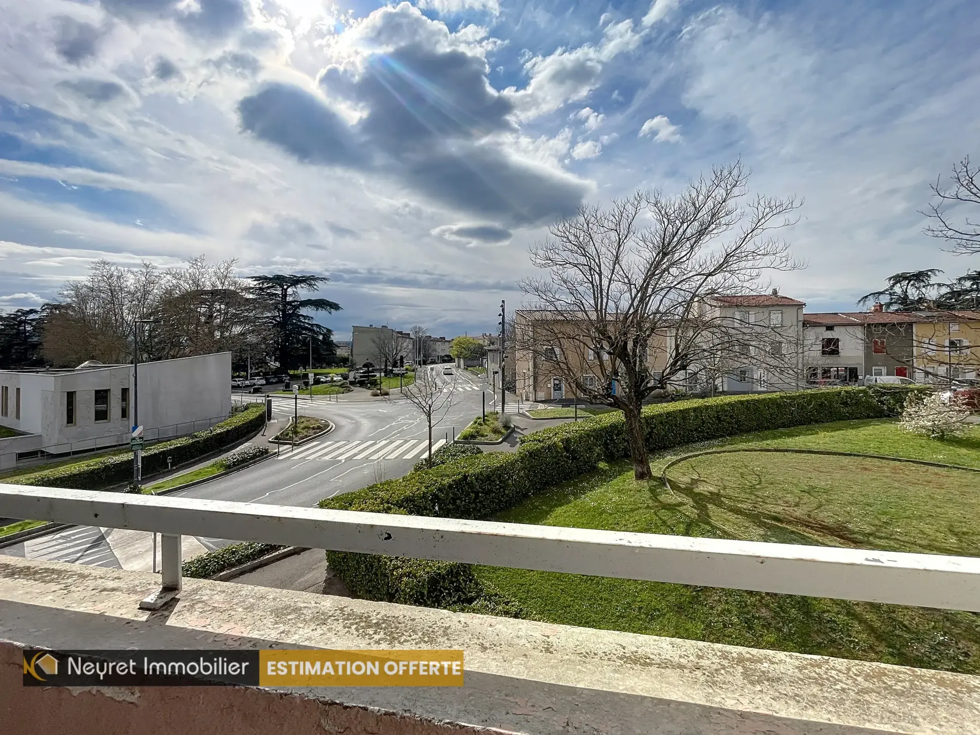 Appartement T4 avec balcon, cave et parking à Grigny-sur-Rhône 