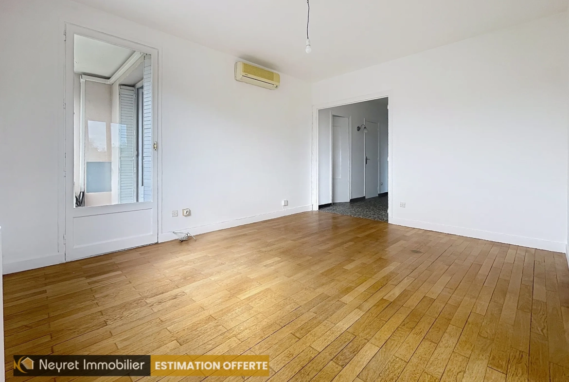 Appartement T4 avec balcon, cave et parking à Grigny-sur-Rhône 
