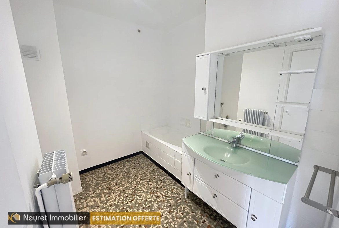Appartement T4 avec balcon, cave et parking à Grigny-sur-Rhône 