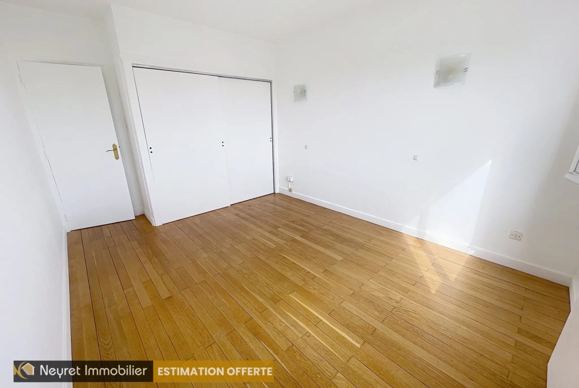Appartement T4 avec balcon, cave et parking à Grigny-sur-Rhône 