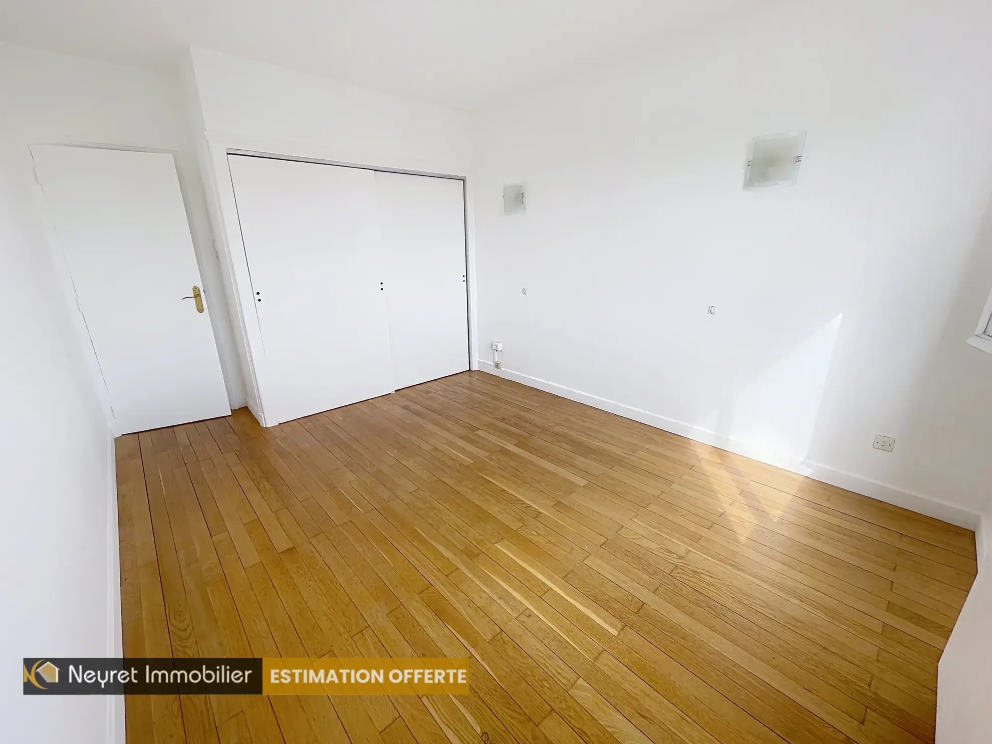 Appartement T4 avec balcon, cave et parking à Grigny-sur-Rhône 