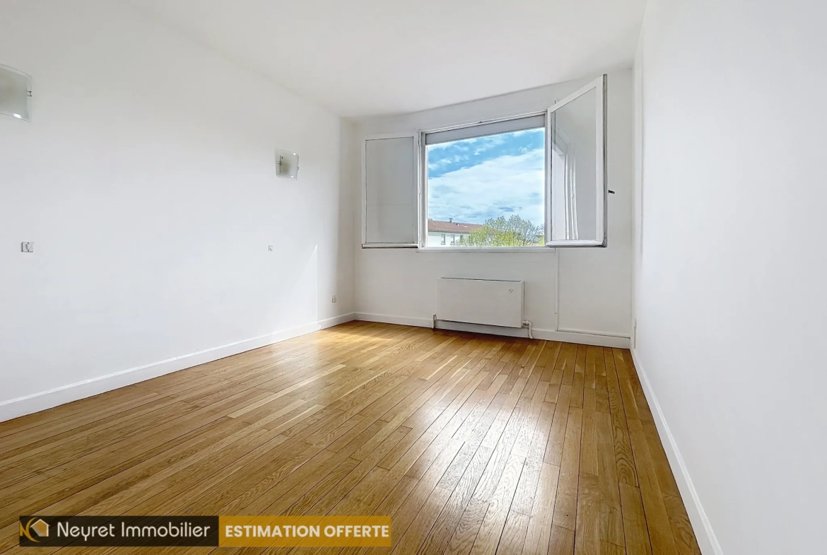 Appartement T4 avec balcon, cave et parking à Grigny-sur-Rhône 