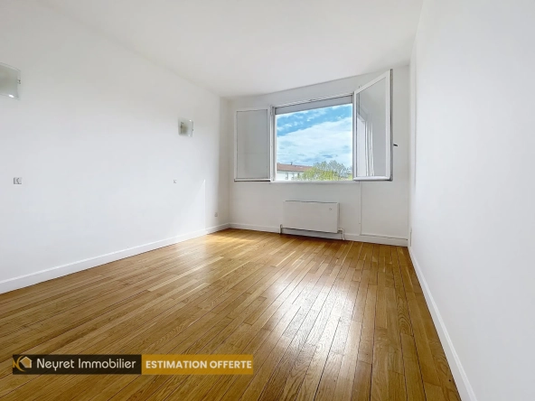 Appartement T4 avec balcon, cave et parking à Grigny-sur-Rhône 