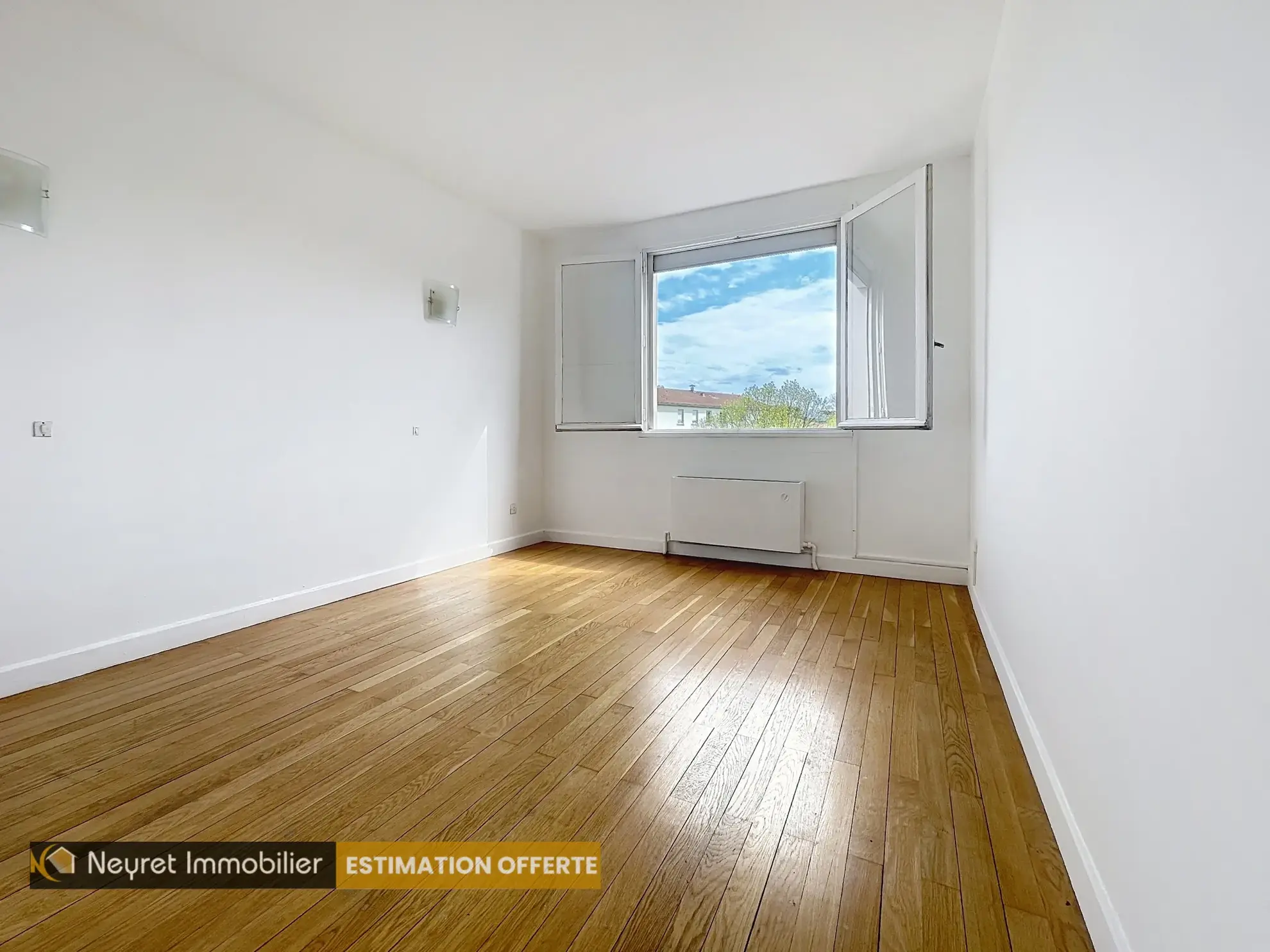 Appartement T4 avec balcon, cave et parking à Grigny-sur-Rhône 