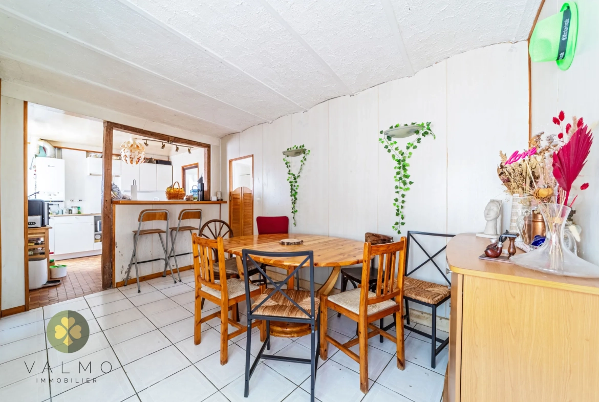 Maison de ville à Maule (78) avec potentiel de rénovation et 4 chambres 