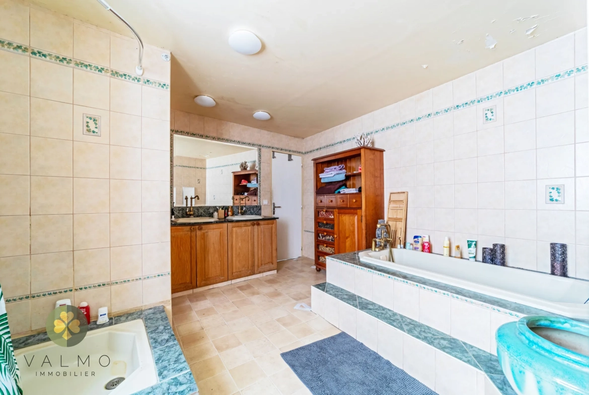 Maison de ville à Maule (78) avec potentiel de rénovation et 4 chambres 