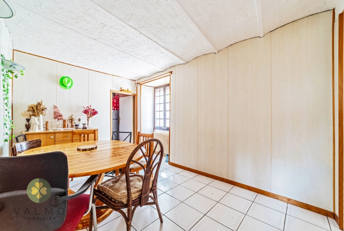 Maison de ville à Maule (78) avec potentiel de rénovation et 4 chambres 